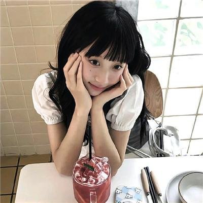 年轻女孩爱过来